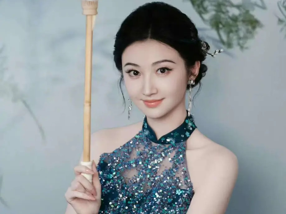 关晓彤爸爸点赞鹿晗关晓彤分手博，引发全网热议