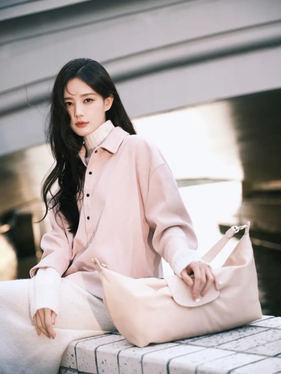 《新闻女王2》播前是非：不当评论引风波，诚恳道歉求谅解