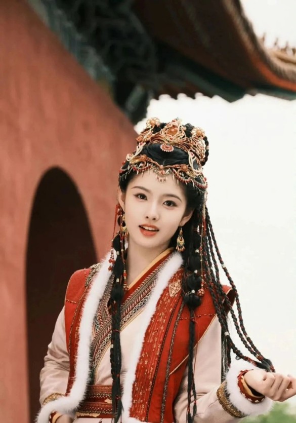 《新闻女王2》即将开播，港姐冠军泳衣秀自称最美，王敏奕不剧透