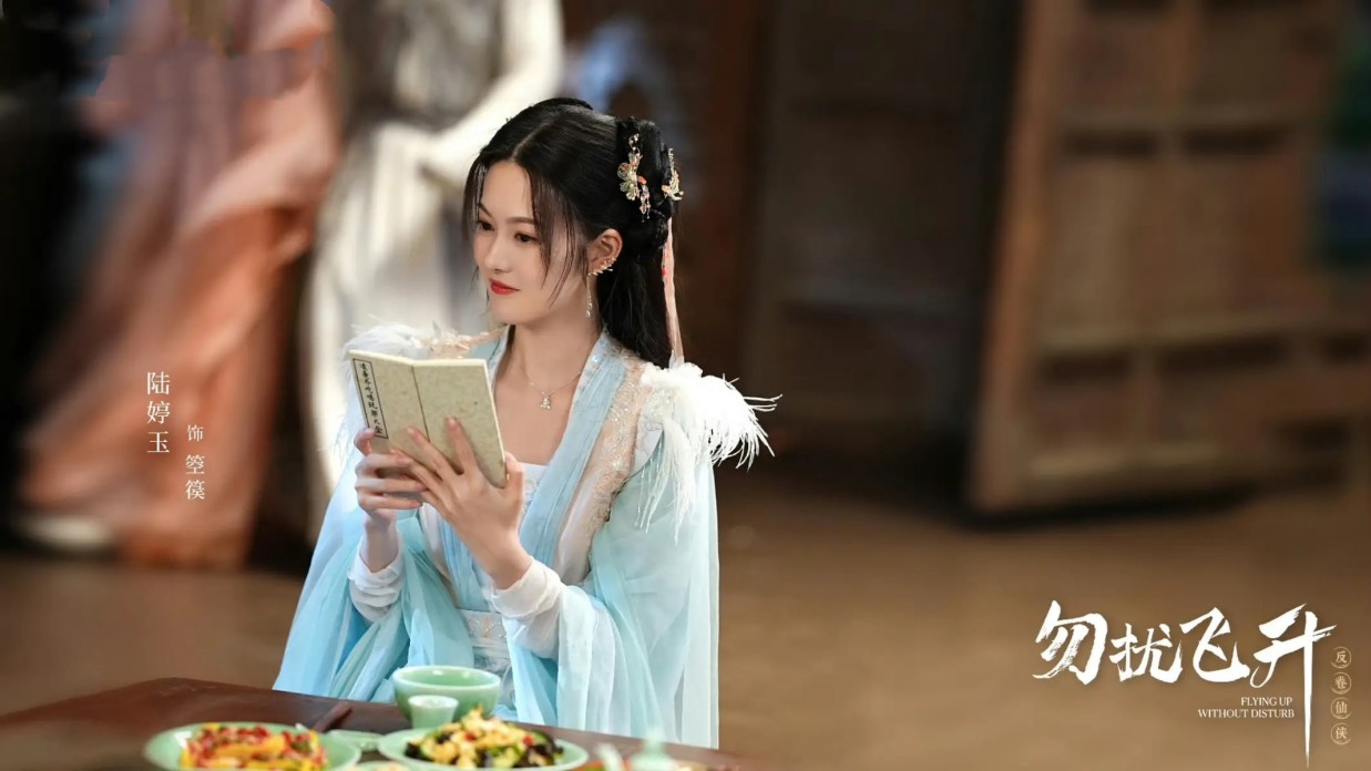 李嘉欣晒与老公许晋亨恩爱合照！庆祝二人结婚17周年