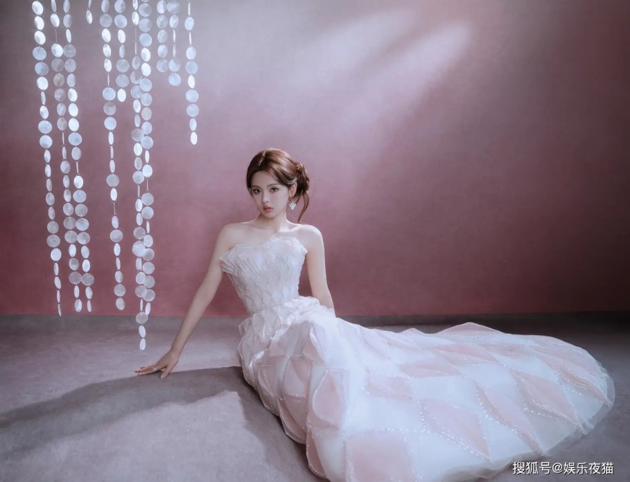 唐嫣缺席罗晋父亲葬礼，张歆艺吃瓜手滑，点赞猜测两人离婚的文章