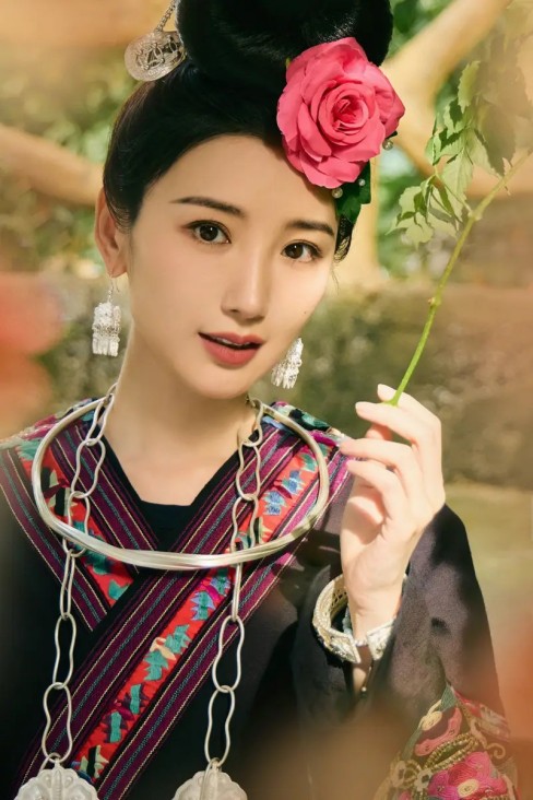 邦迪海滩的血色光明节：悉尼枪击案父子枪手的背景与极端之路