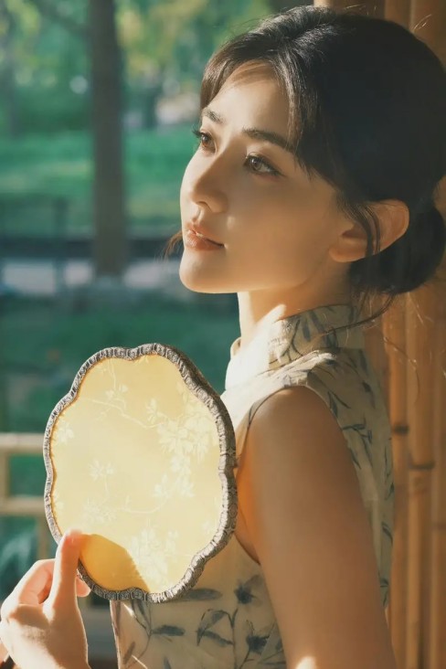 泰山“陪爬经济”爆火：年轻人的情绪刚需，催生出的“陪伴生意”