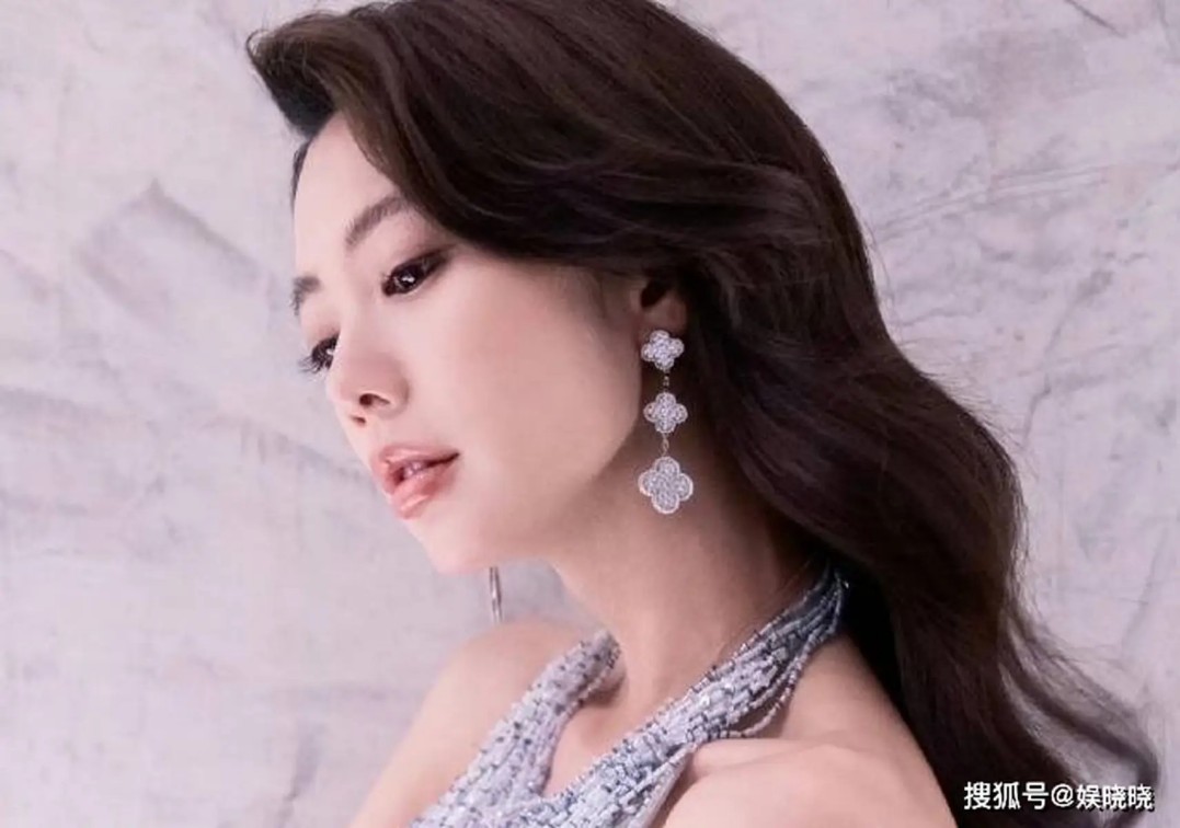 徐开骋新恋情疑似曝光 与女生外出吃饭一起回家
