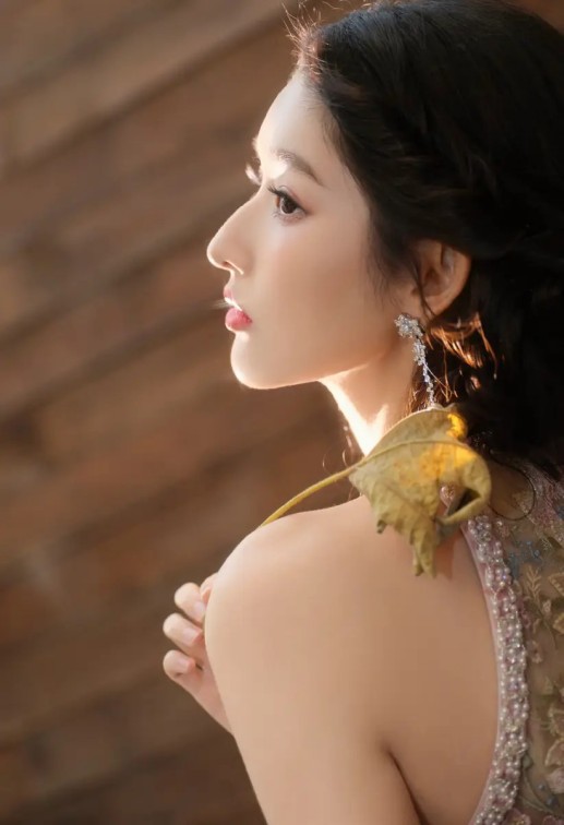 一女对战七男太狠了！ 《玉茗茶骨》6大看点：侯明昊从状元变马夫、女尊世界观超过瘾