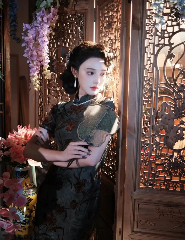 48岁左小青近况曝光！曾嫁给大20岁富商，离婚后与女儿相依为命