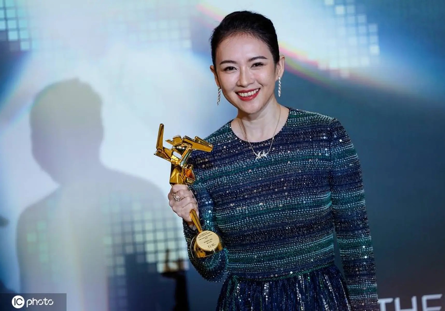 大脑变懒、成绩变差：欧美高校签下百万大单，只为把学生卖给AI？